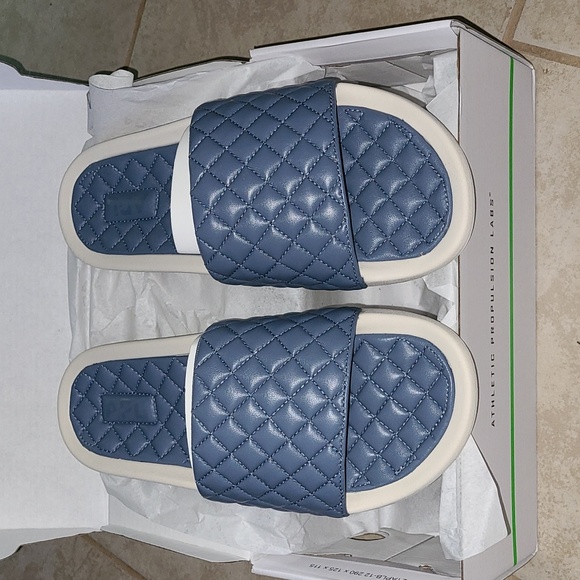 NWT APL Lusso Slides - Picture 11 of 15